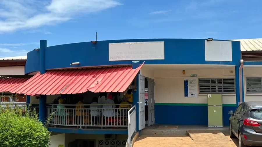 Image principale de À Mtsangamouji, les agents de la PMI exercent leur droit de retrait face à des conditions jugées indignes